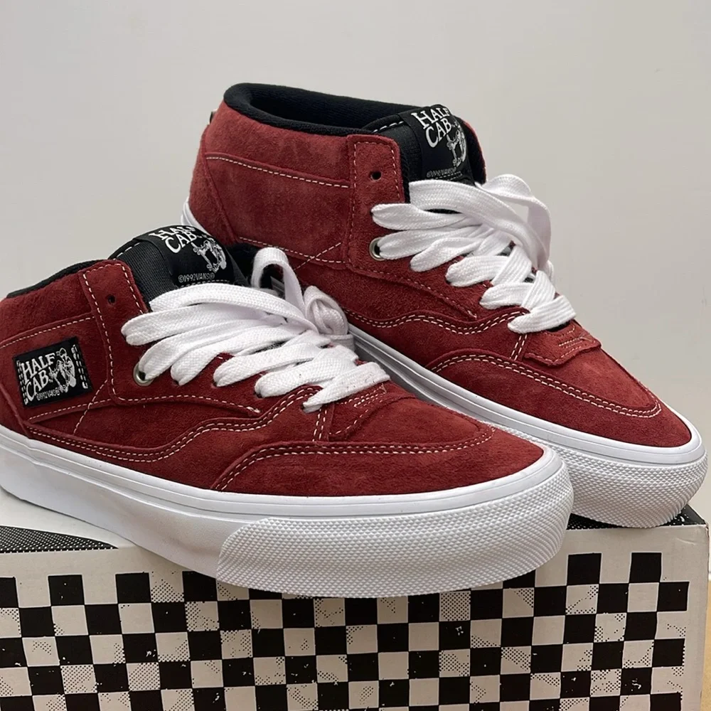 Vans Men’s Skate Half Cab
Pig Suede Brick
VN0A5KYABRI Sneakers - Picture 4 of 16